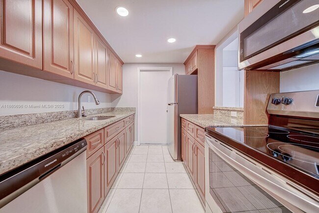 Building Photo - 13872 SW 90th Ave Unit 207-FF Rental