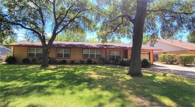 Building Photo - 403 San Jacinto Dr Rental