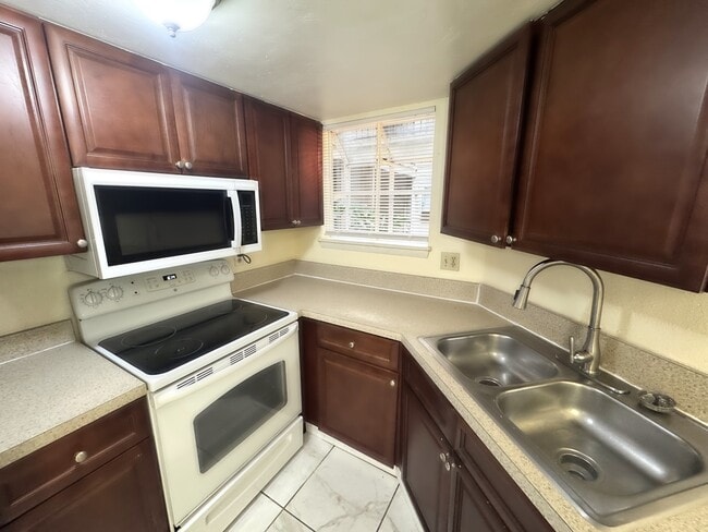 Photo - 1932 Lake Atriums Cir