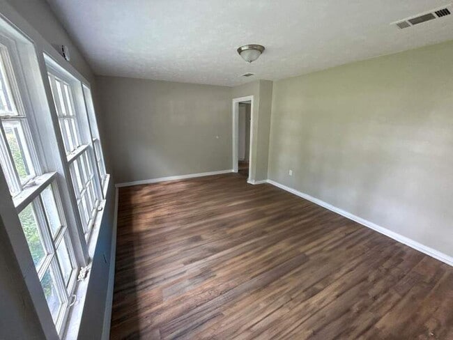 Photo - 402 Willaman St