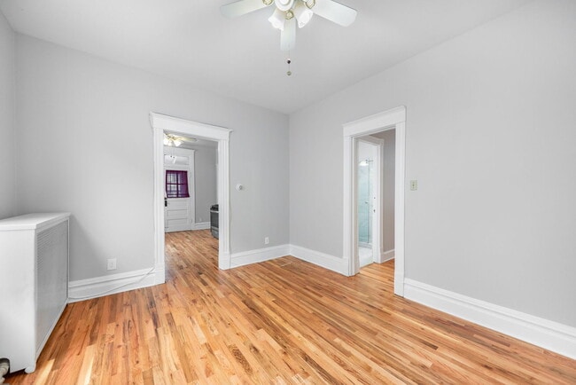 Photo - 3722 N Bosworth Ave Unit 2R