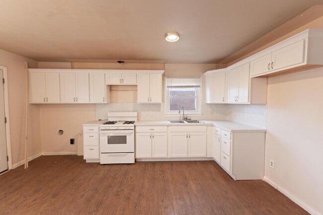 Photo - 2809 61st St