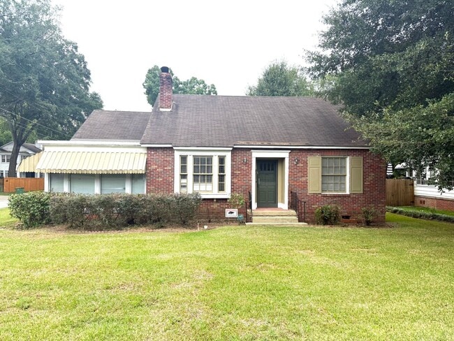Building Photo - ** 3 bed 2 bath located in Cloverdale ** C... Rental