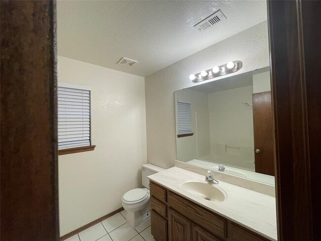 Photo - 621 Gyrfalcon Dr