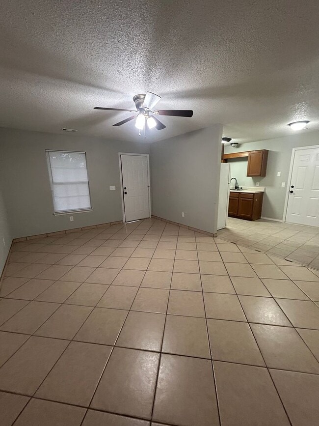 Photo - 3404 SW Landau Ct Unit 3404 SW Landau Ct Apt 2