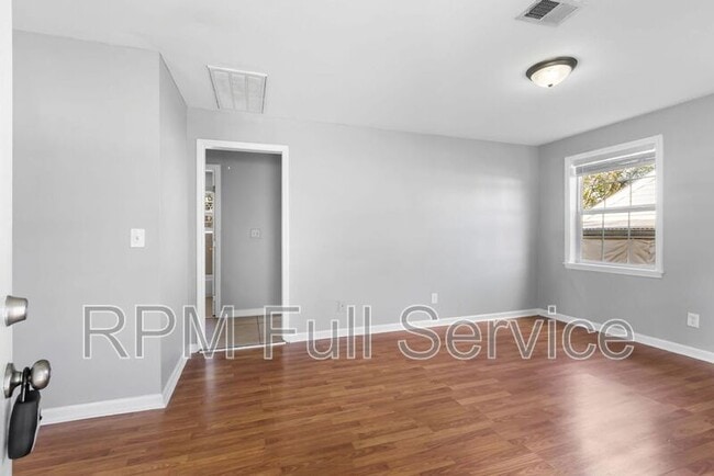 Photo - 712 Myrtle St