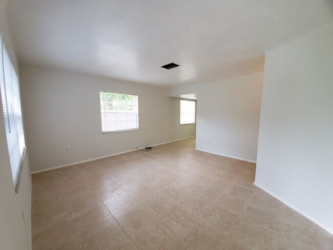 Photo - 3916 25th St W