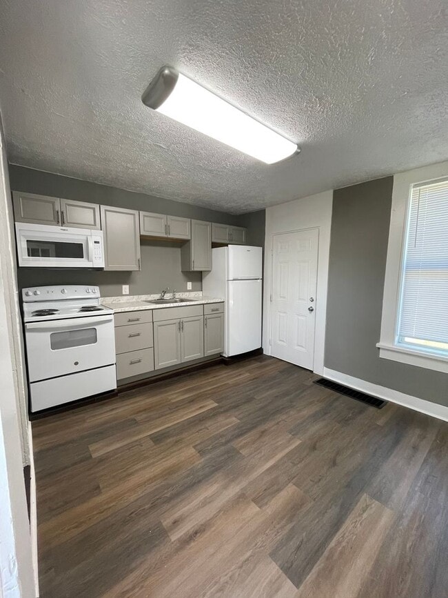 Building Photo - Single Family Home