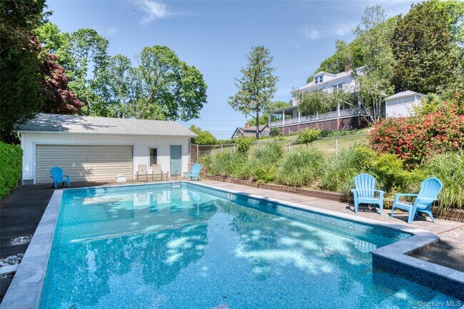 Photo - 100 Maple Ln