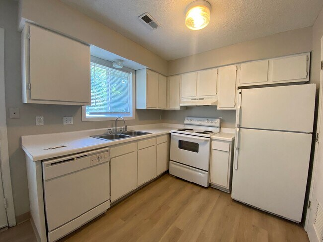 Photo - 1601 Pleasant View Dr Unit 1603 E Pleasant View Drive