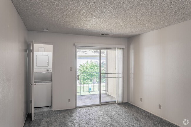 2BR, 1BA - 748 SF