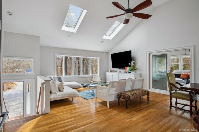 Photo - 30 Squires Blvd