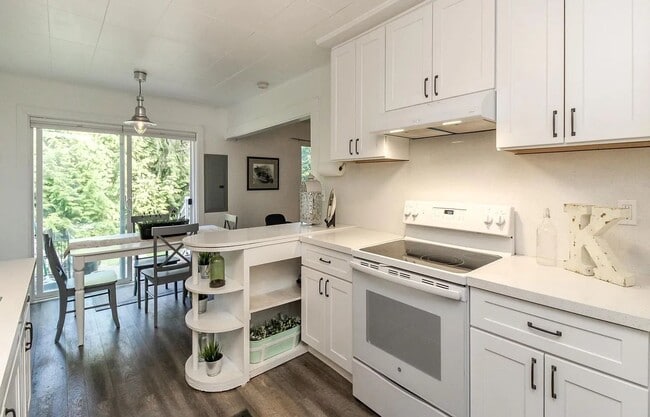 Photo - Charming Downtown Gig Harbor Retreat