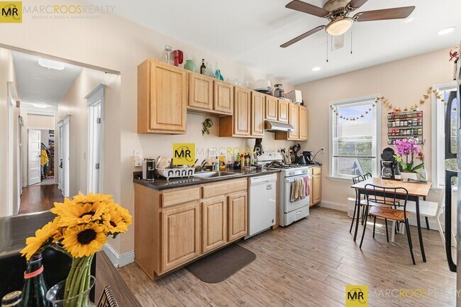 Photo - 175 River St