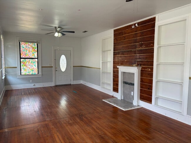 Photo - 203 E Rutherford St