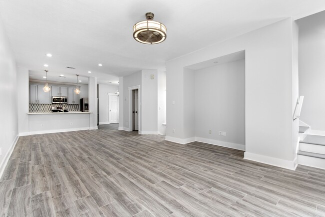 Building Photo - 1213 Nagle St