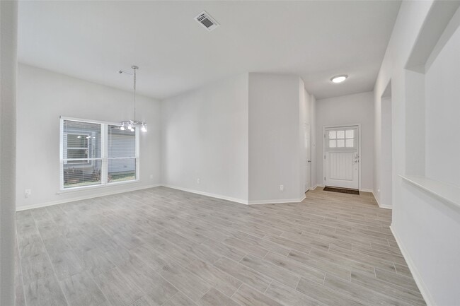 Photo - 19310 Young Oak St