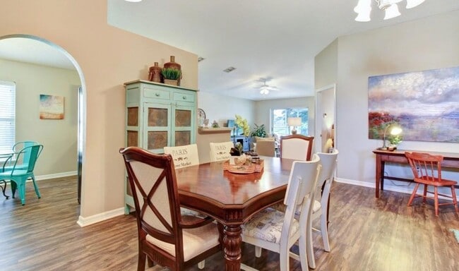 Photo - 90 Reeding Ridge Dr E