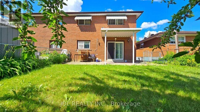 Photo - 233 Fairglen Ave