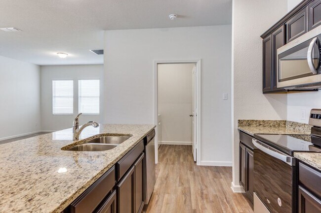 Photo - 1816 Wolf Run