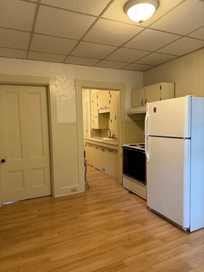 Photo - Westbrook-66 Stroudwater St. #1:  1 BR/1BA... Unit Westbrook-66 Stroudwater St. #1