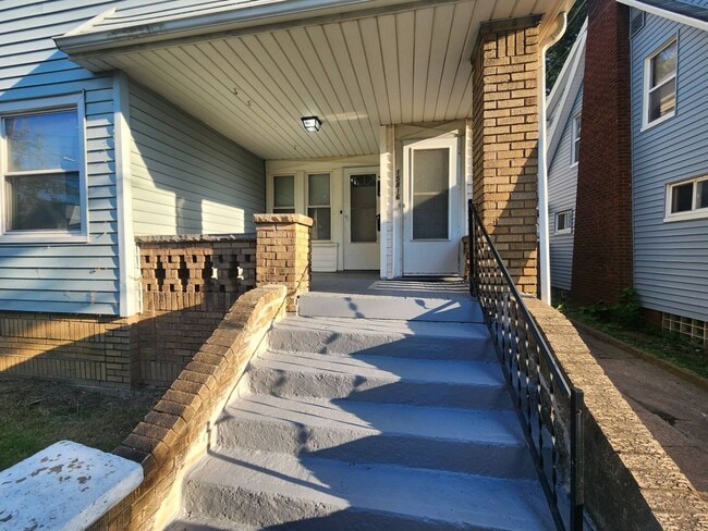 Photo - 15816 Grovewood Ave Unit DN
