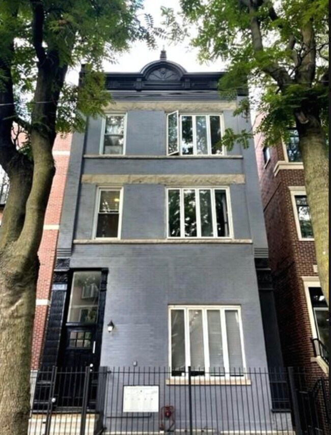 Building Photo - 2432 W Cortez St Unit 1F Rental