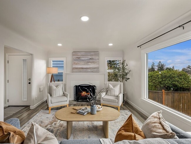Photo - 4BR - West Seattle w/ 2 Kitchens. Landscaping Included!