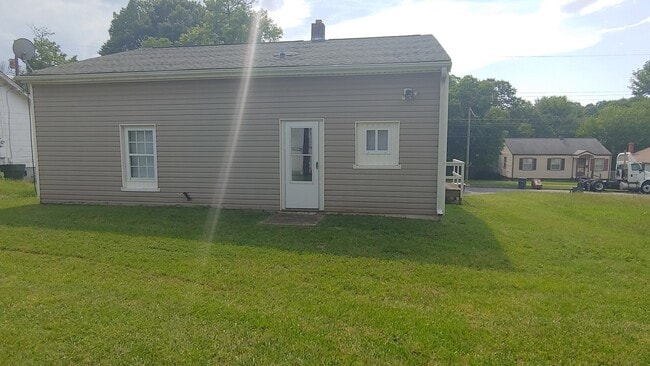 Photo - Schedule a Time to Tour this Home! Charming Updated 2 Bed, 1 bath Bungalow!