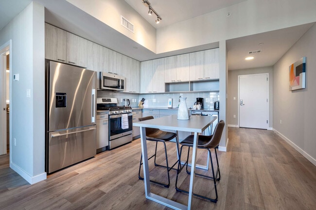 Photo - 880 Pacific St Unidad FL10-ID1050445P