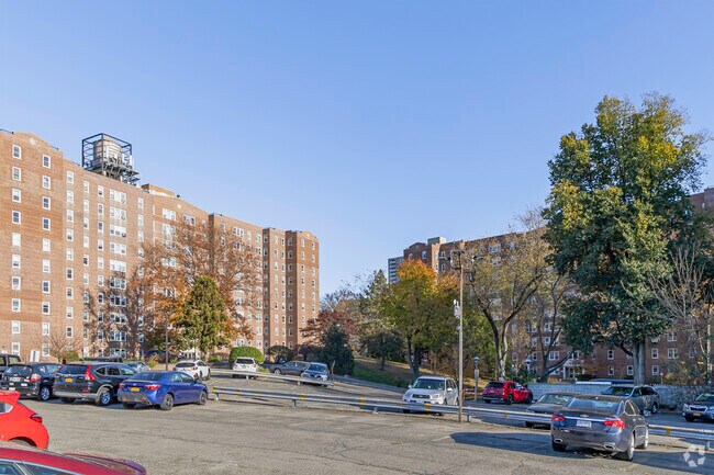 Context - Knolls Crescent