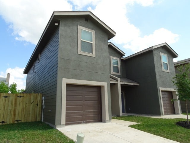 Photo - 7042 Lakeview Dr.