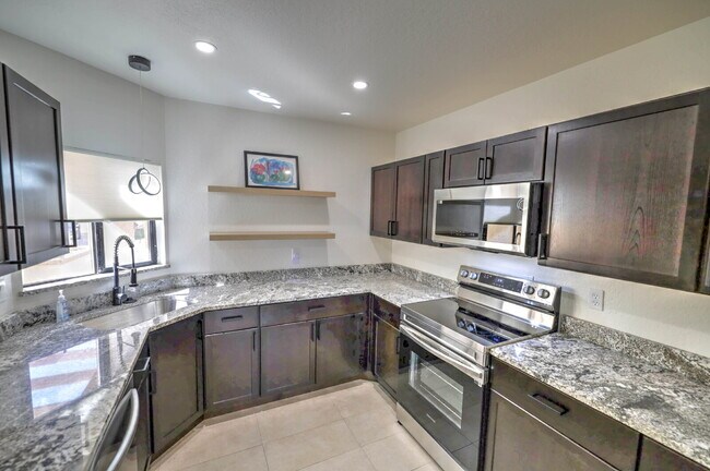 Photo - "Charming 2-Bed, 2-Bath Townhouse Retreat in Tucson – Spacious 1176 Sq Ft Living!"