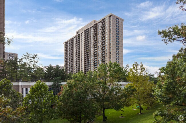 Photo - Skyline Plaza