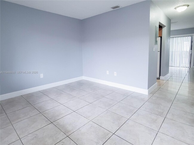 Photo - 1519 W 42nd Pl Unit 17