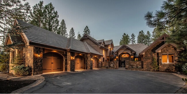 Building Photo - 61725 Broken Top Dr