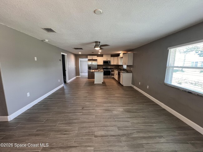 Photo - 741 Frisco St SE