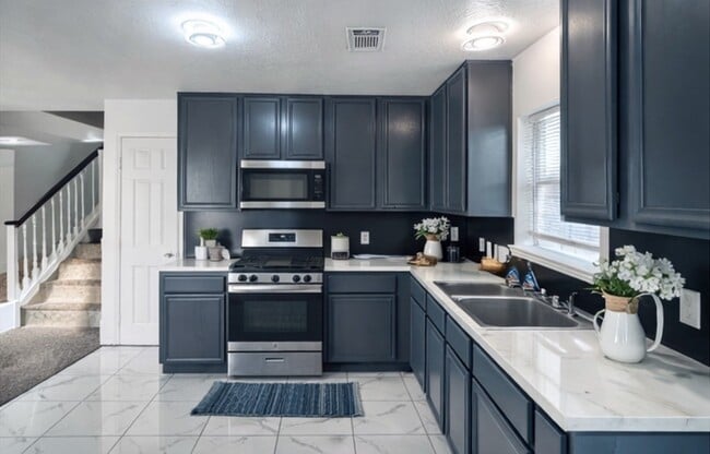 Building Photo - 2206 Laurel Oak Dr