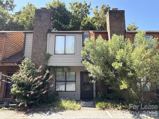 Building Photo - 2325 Brookview Ct