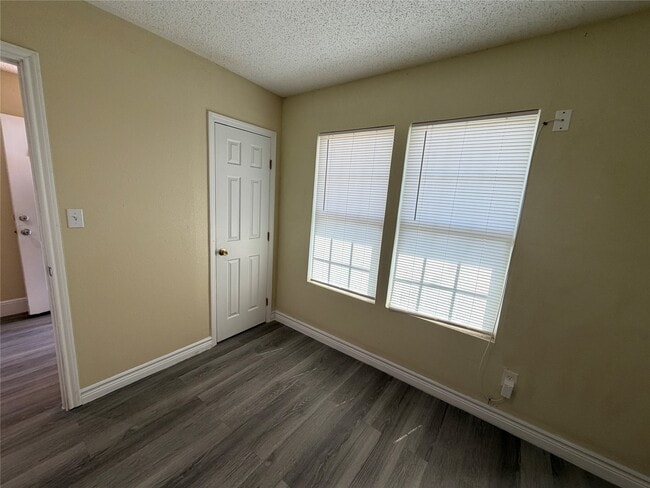 Photo - 2501 Maple St