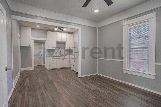 Photo - 1006 S Throckmorton St