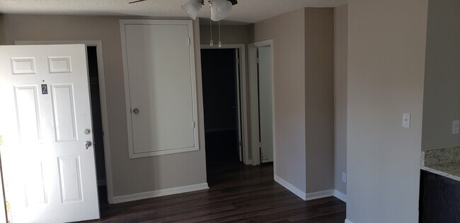 Deer Park Apartments - 737