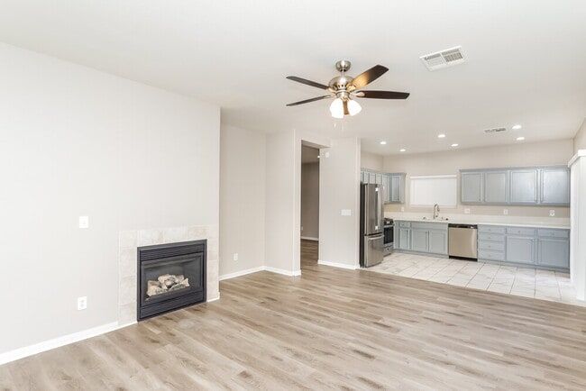 Photo - 10843 Colour Magic St