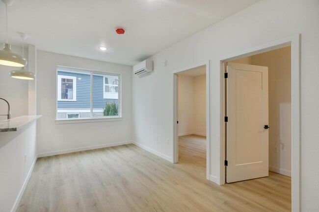 Photo - 2071 NE Davis St