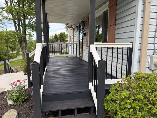 Photo - 226 Suie St