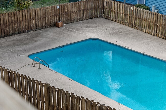 Piscina en zona común. - 4240 Wilshire Blvd Unidad 102