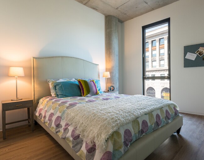 Photo - 1623 W Division St