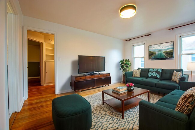 Photo - Adorable 2 Bedroom / 2 Bath Home in Aksarben with Washer/Dryer and Fenced Backyard!