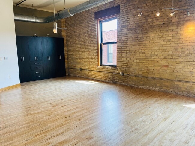 Building Photo - 1017 S 2nd St Unit 403