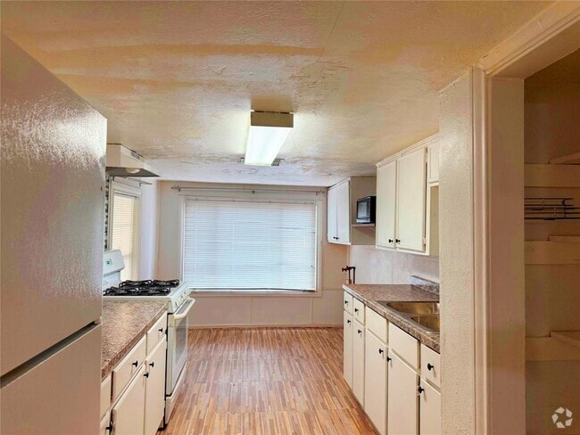 Building Photo - 723-727 W 27th St Rental